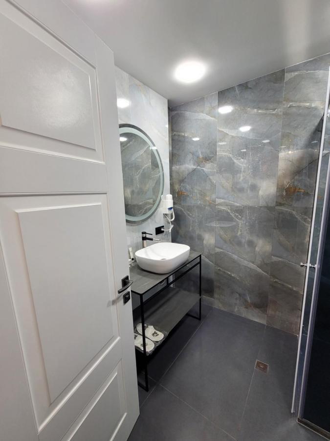 Hotel Roma & Tours Yerevan Exterior photo
