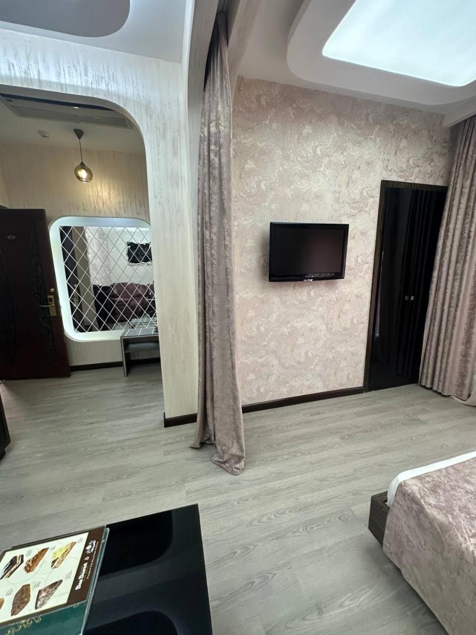 Hotel Roma & Tours Yerevan Exterior photo