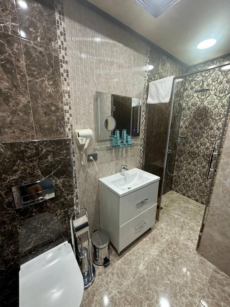 Hotel Roma & Tours Yerevan Exterior photo