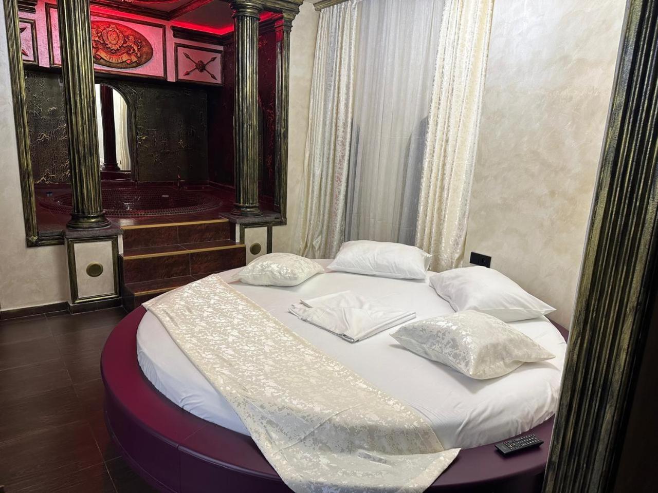Hotel Roma & Tours Yerevan Exterior photo