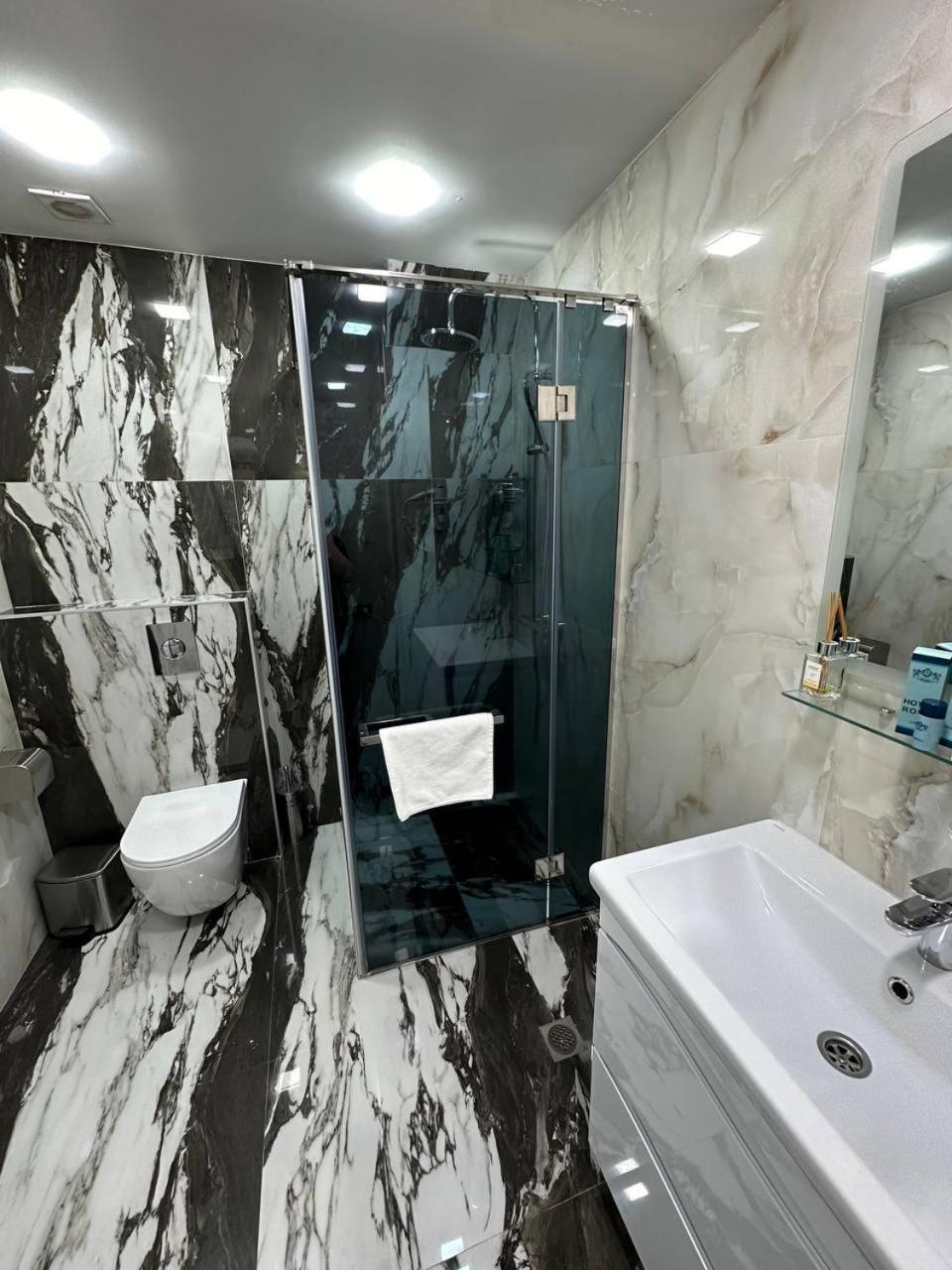 Hotel Roma & Tours Yerevan Exterior photo